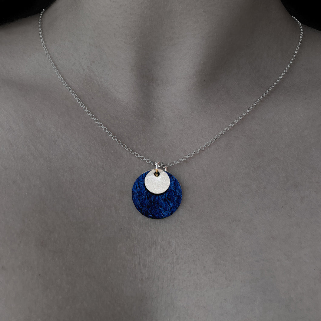 Pendentif bleu